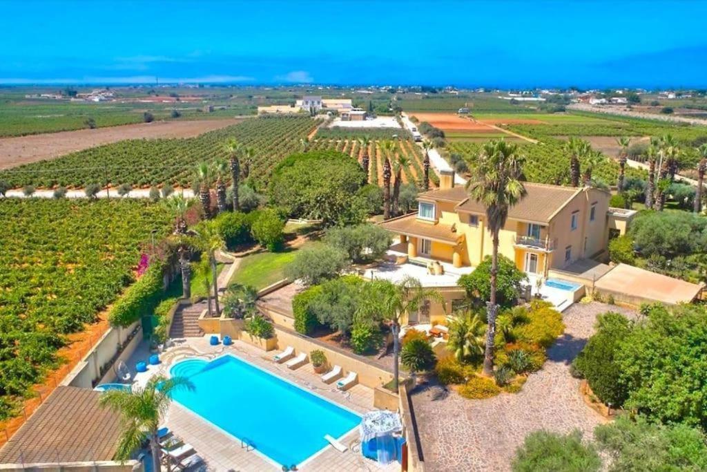 Degli Artisti Villa *